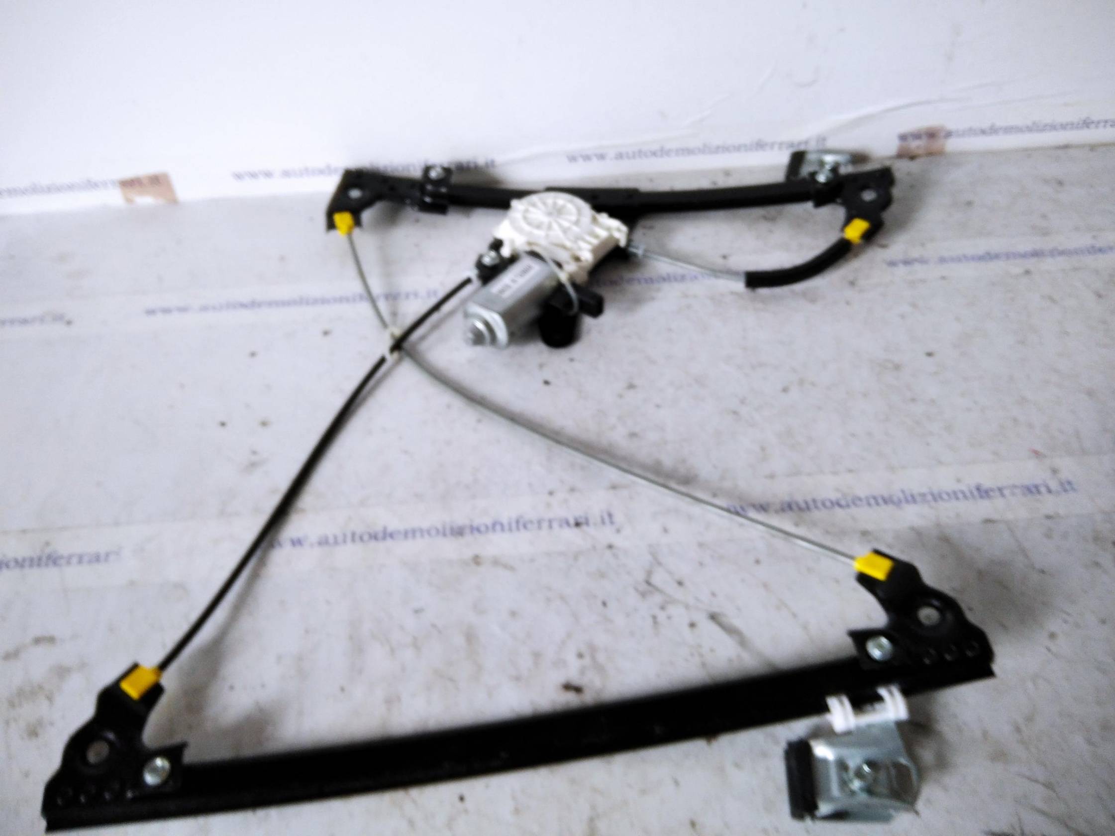 Alzacristallo elettr. porta ant. sx.